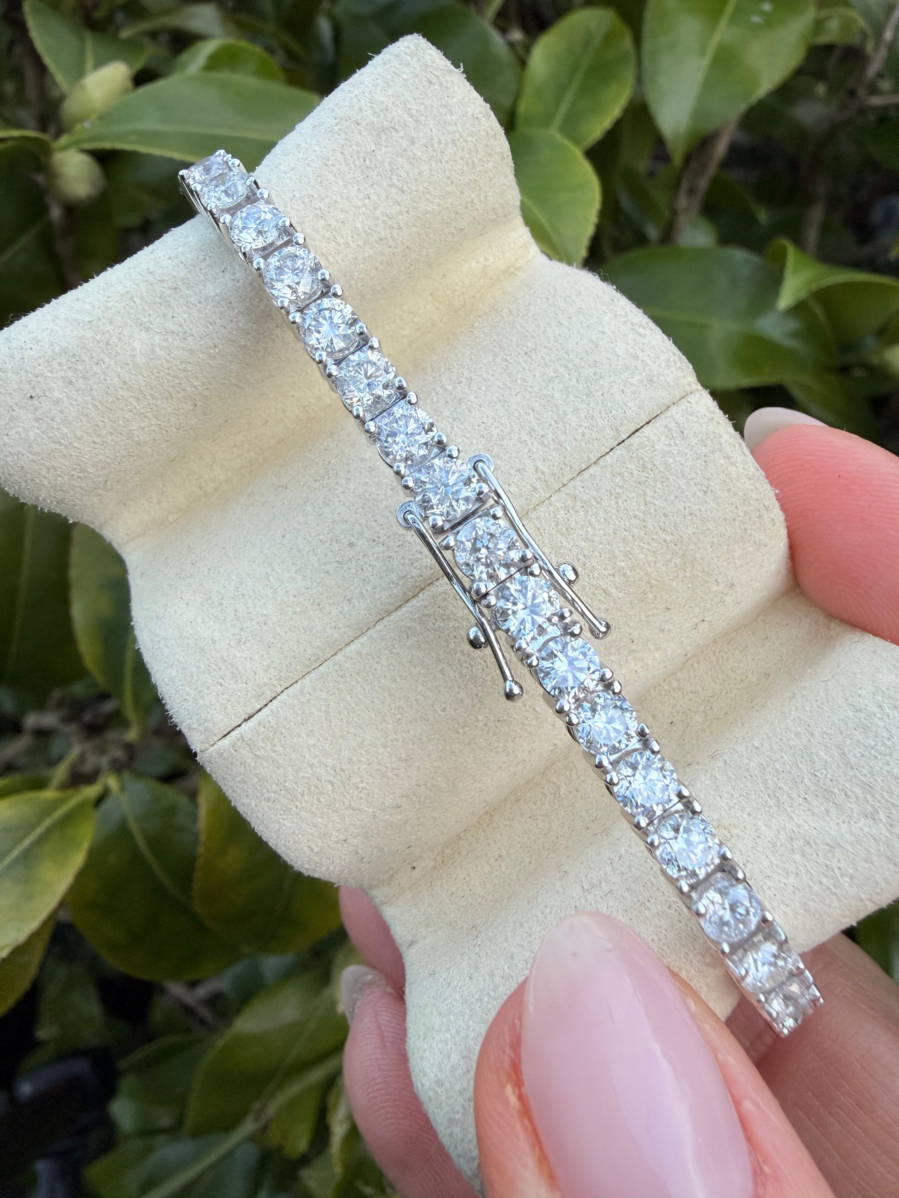 18k White Gold 9.85ct Natural Round Cut Diamond Bracelet Certified