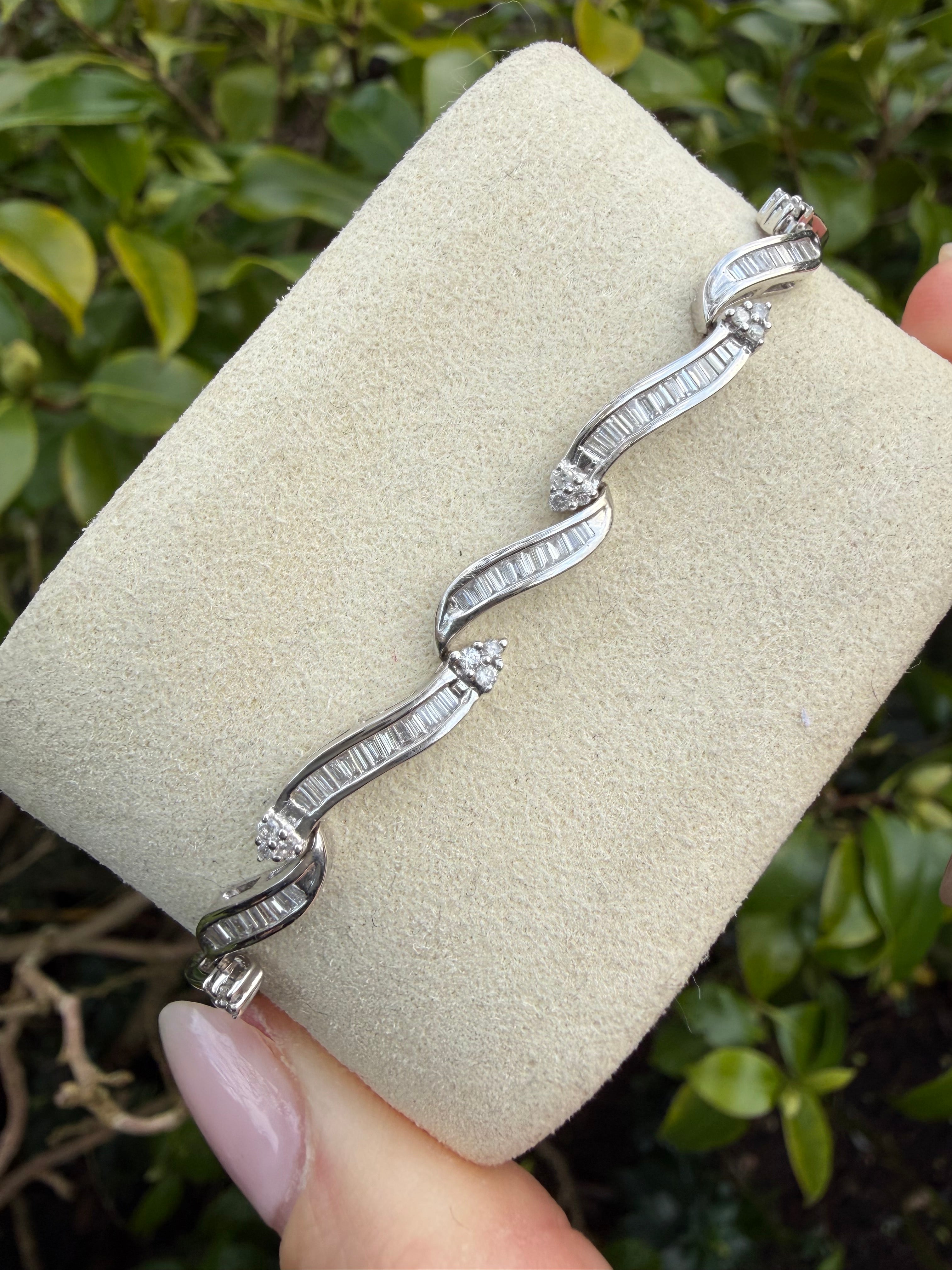 18k White Gold 6.10 Ct Natural Round Cut And Baguette Cut Diamond Bracelet Certified