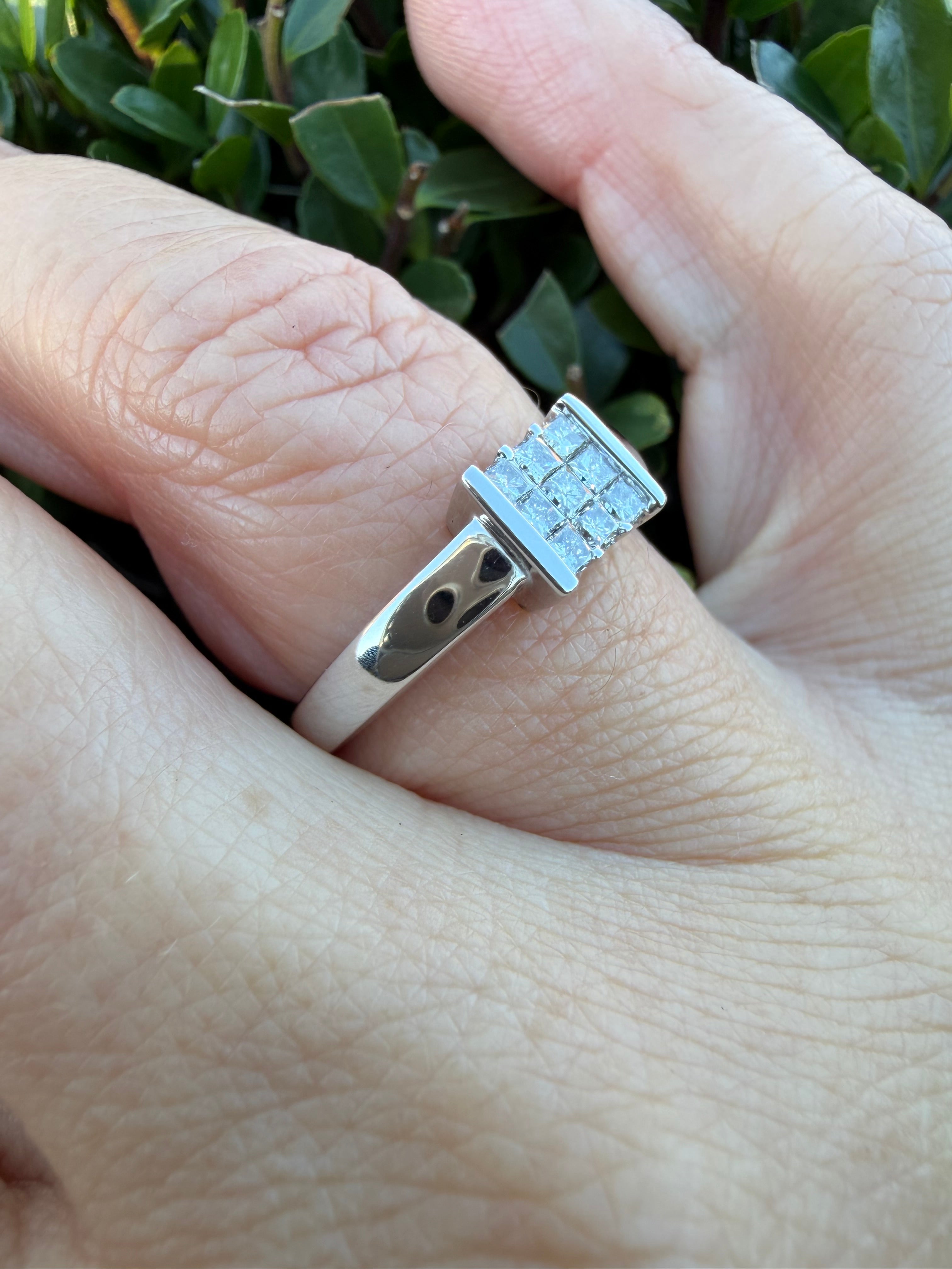 18k White Gold 0.25ct Natural Princess Cut Diamond Cluster Ring certified