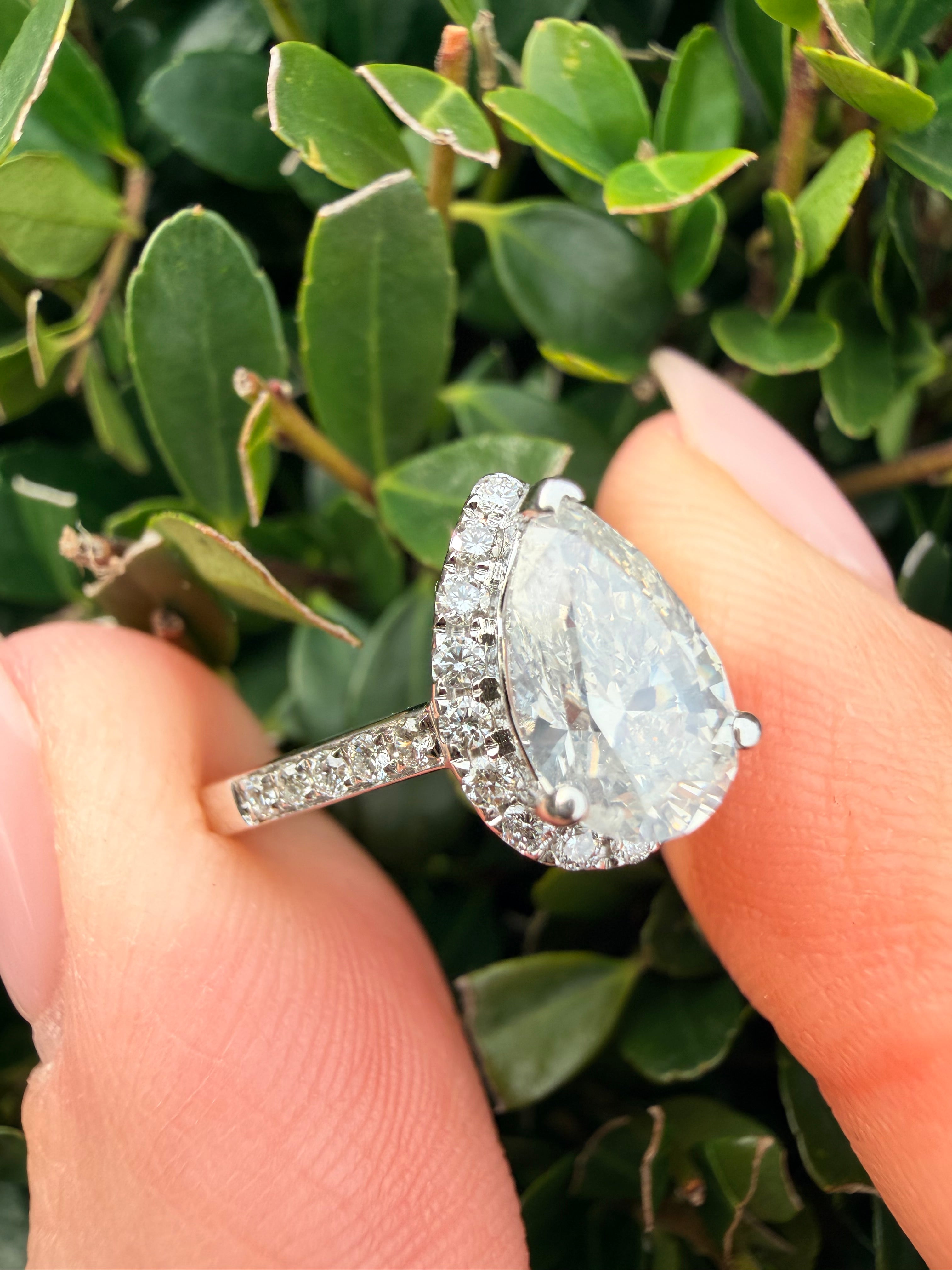 18k White Gold 1.49ct Natural Diamond Halo Ring Certified Lab Grown Mount