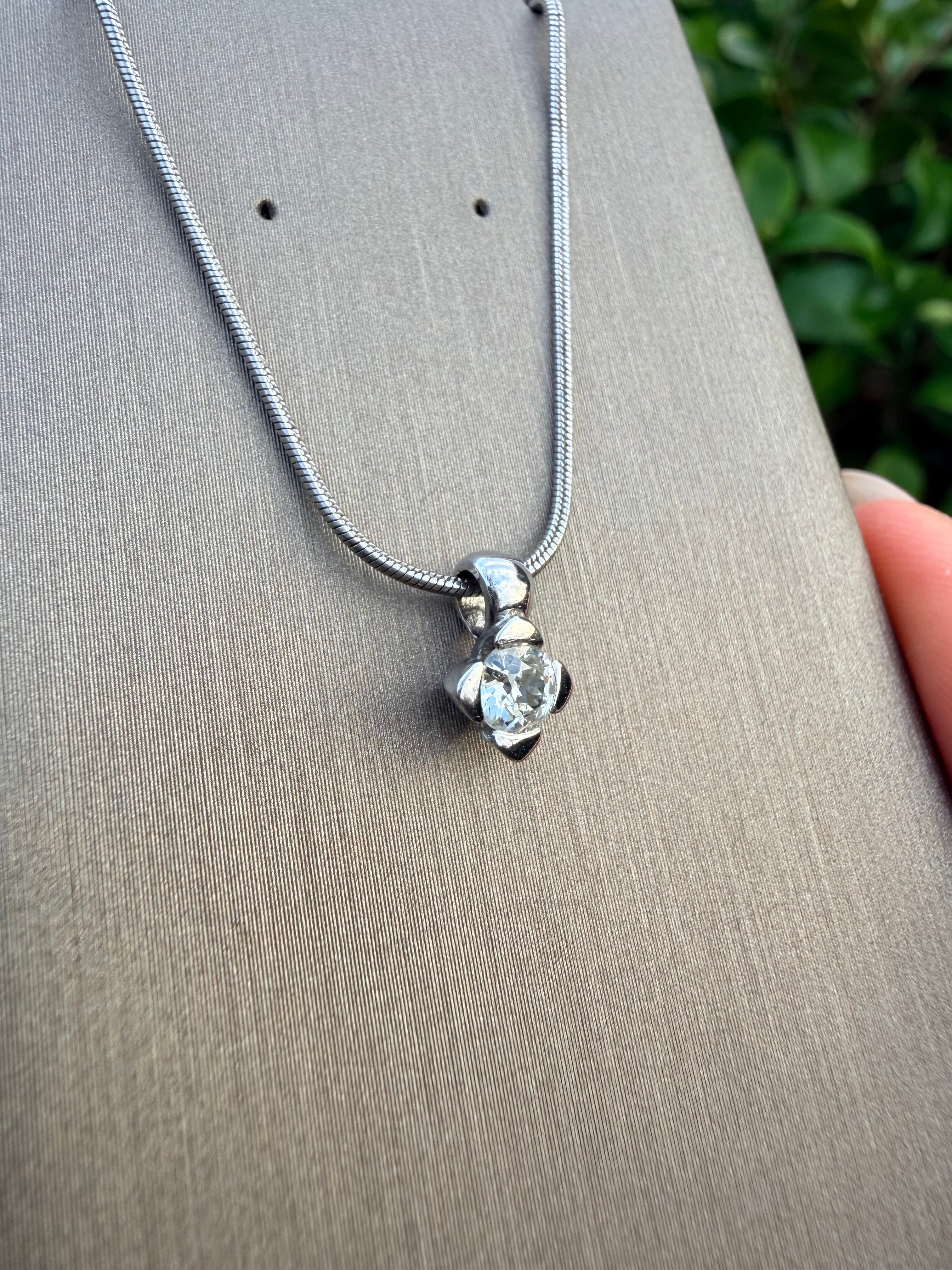 18k White Gold 0.30Ct Natural Round Brilliant Cut Diamond Solitaire Pendant And Chain Set certified