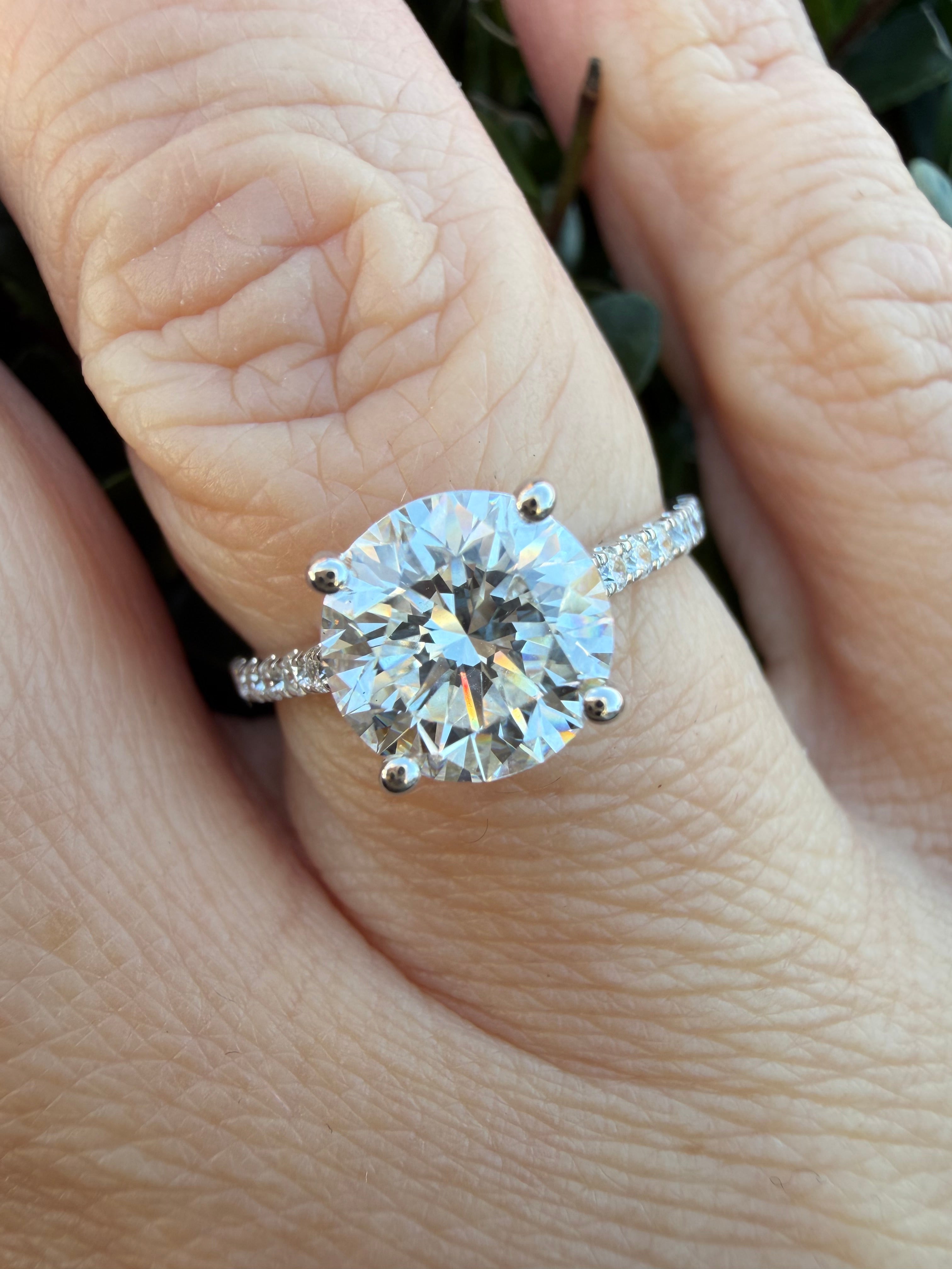 2.26ct round brilliant Cut Lab grown Diamond Ring IGI certified 9k white Gold