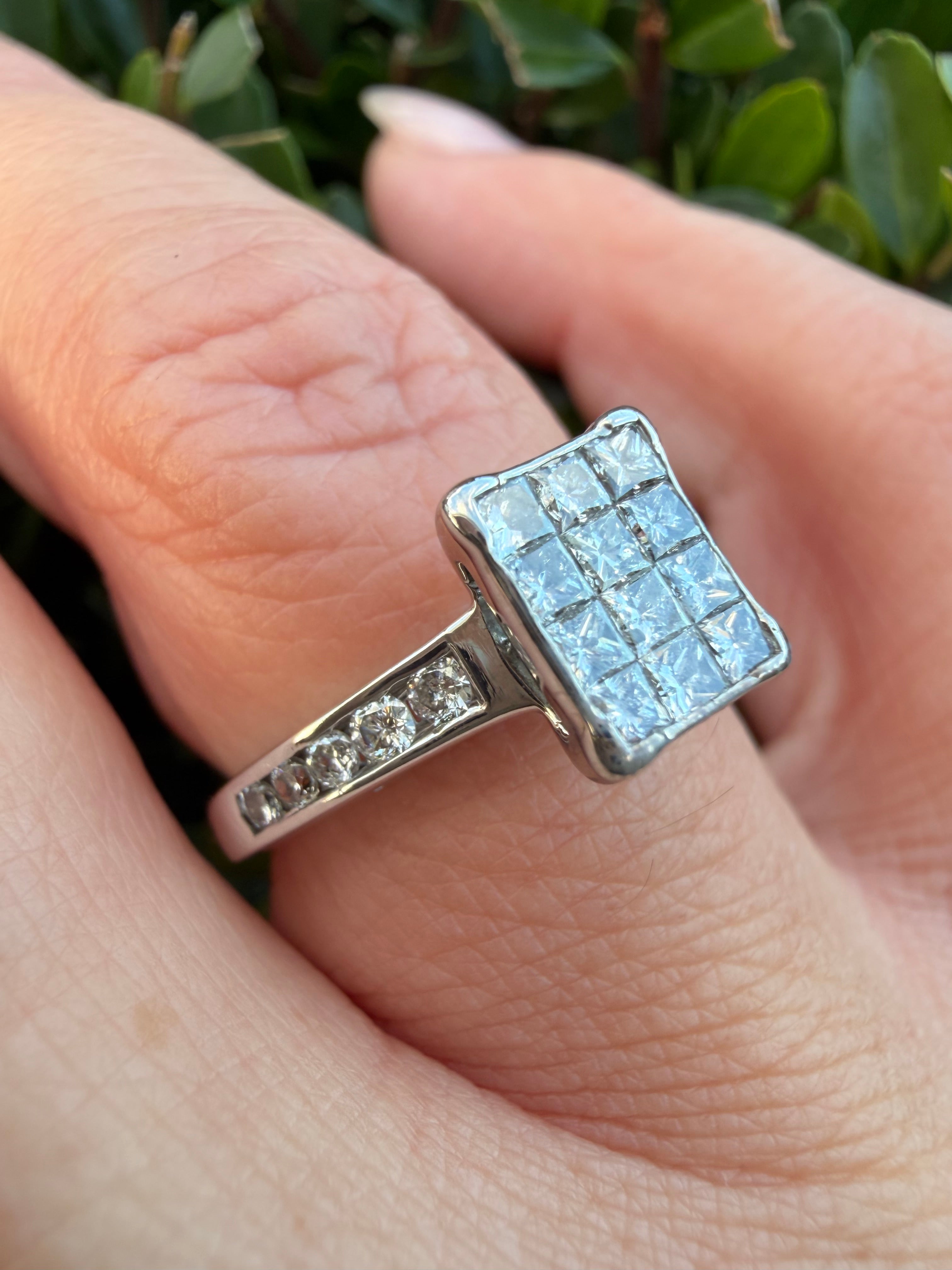 18k White Gold 1.00ct Natural Diamond Cluster Ring certified