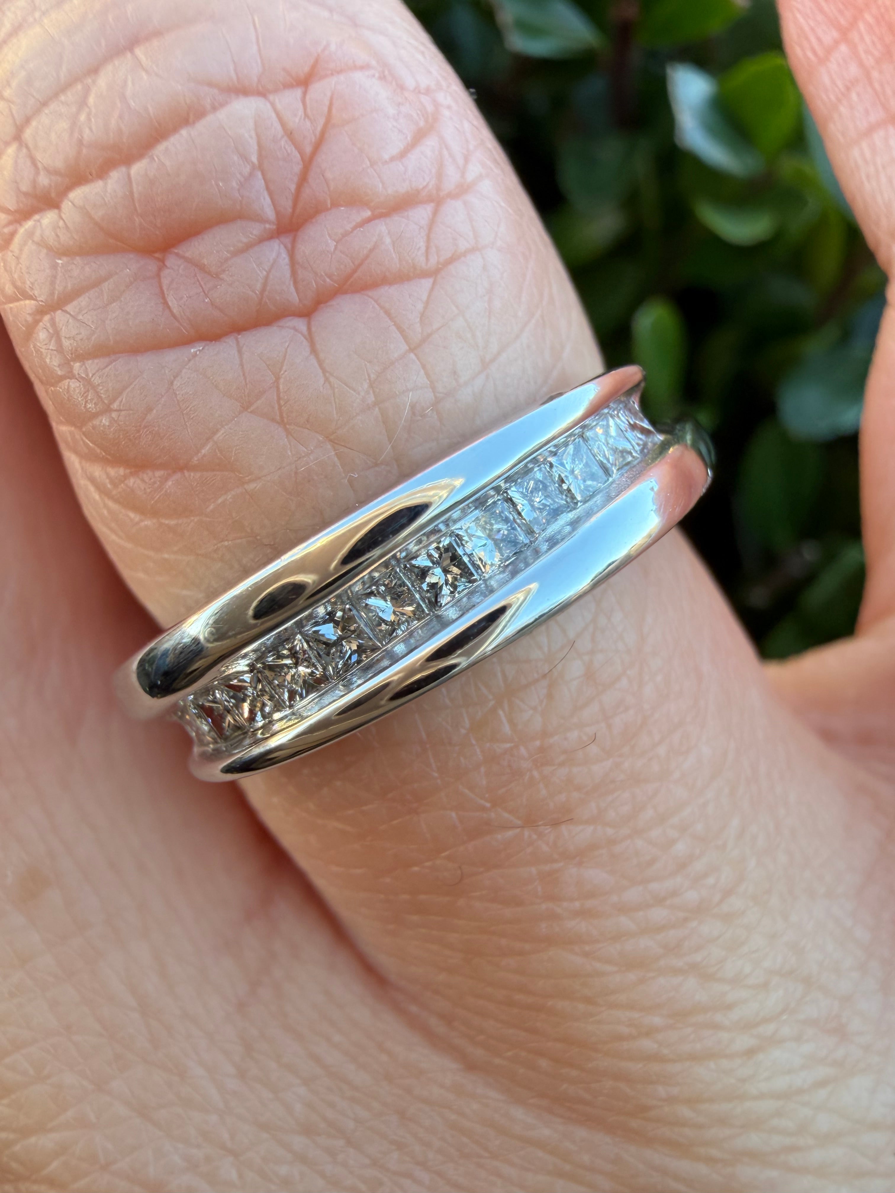 9k White Gold 0.25ct Natural Princess Cut Diamond Half Eternity Ring certified