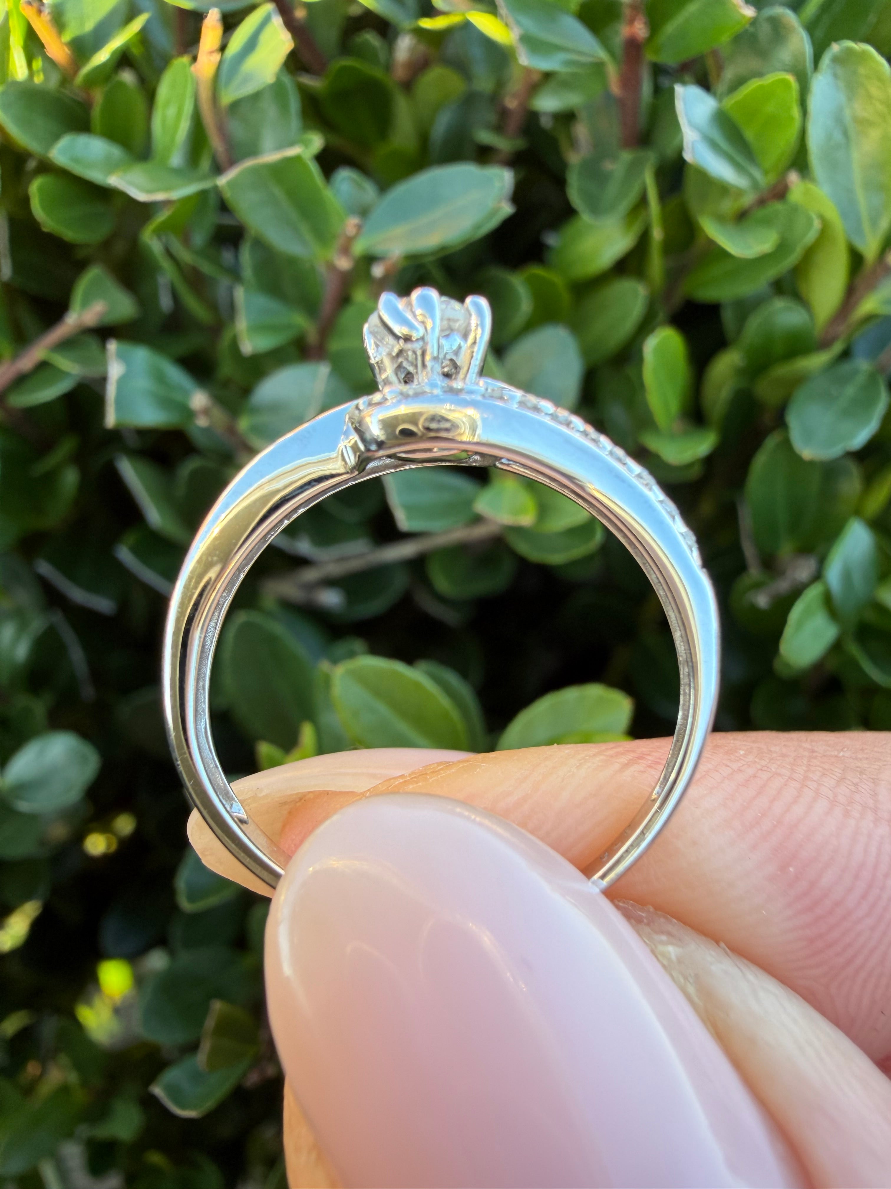 9k White Gold 0.32ct Natural Round Cut Diamond Ring certified