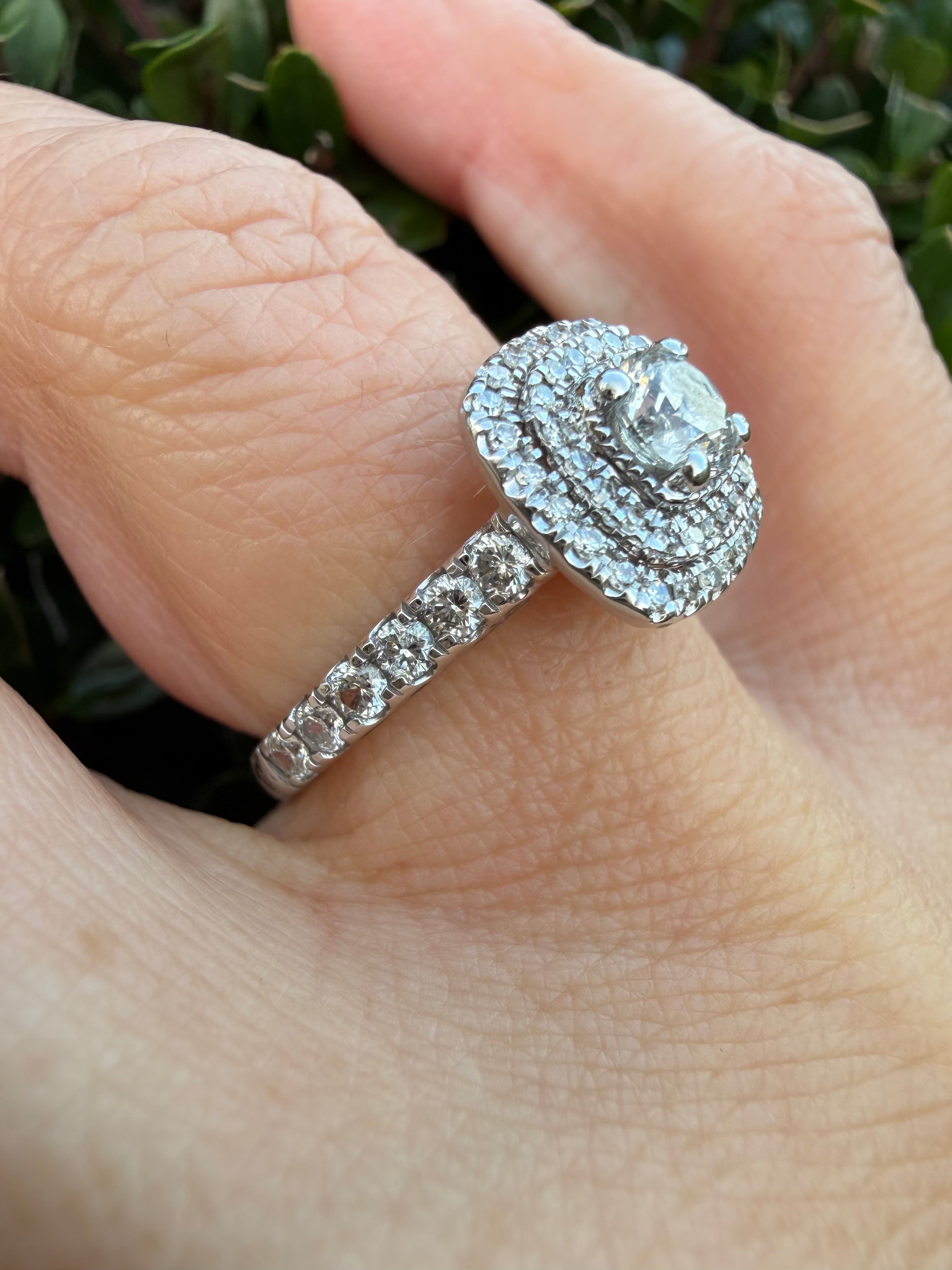 18k White Gold 1.01ct Natural Round Cut Diamond Halo Ring certified